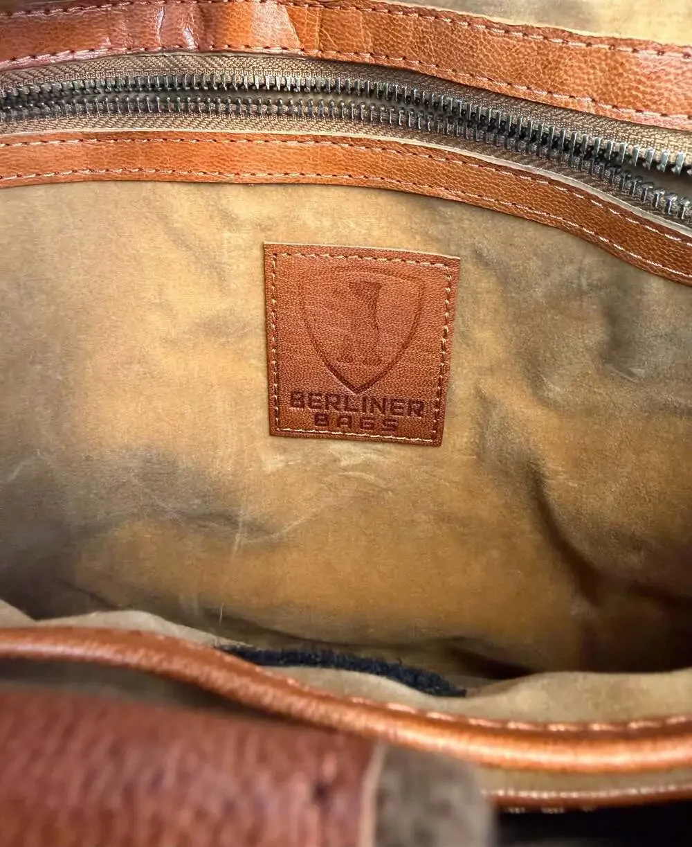 Berliner Bags Vintage Style Leather Messenger Bag Adjustable Shoulder Strap